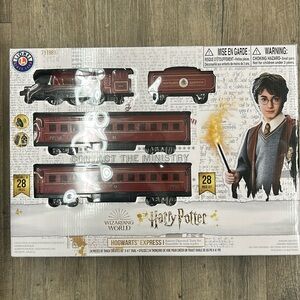 Harry Potter Train Set Lionel Hogwarts Express Battery Powered NIB Model Sounds